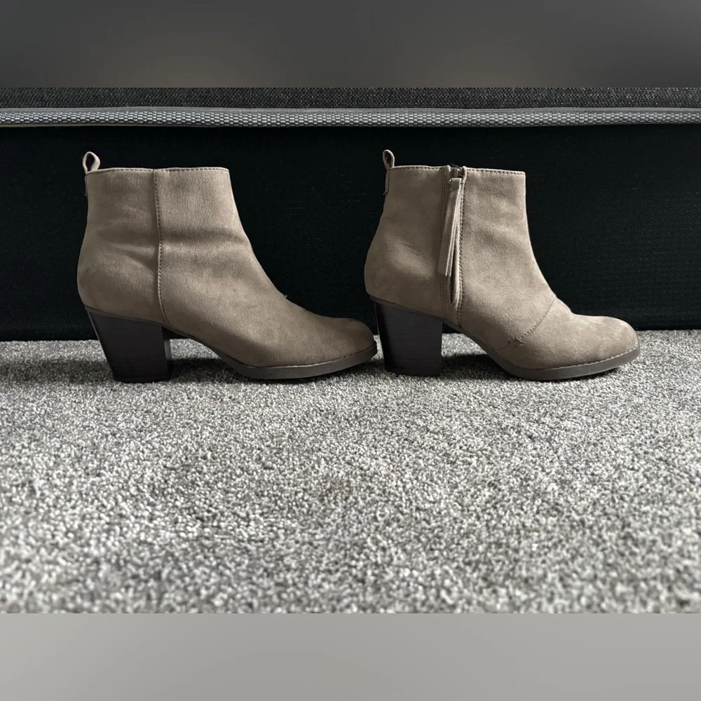 Old Navy Mid Boots With Heel/ Taupe/Sz. (8) - Picture 12 of 12